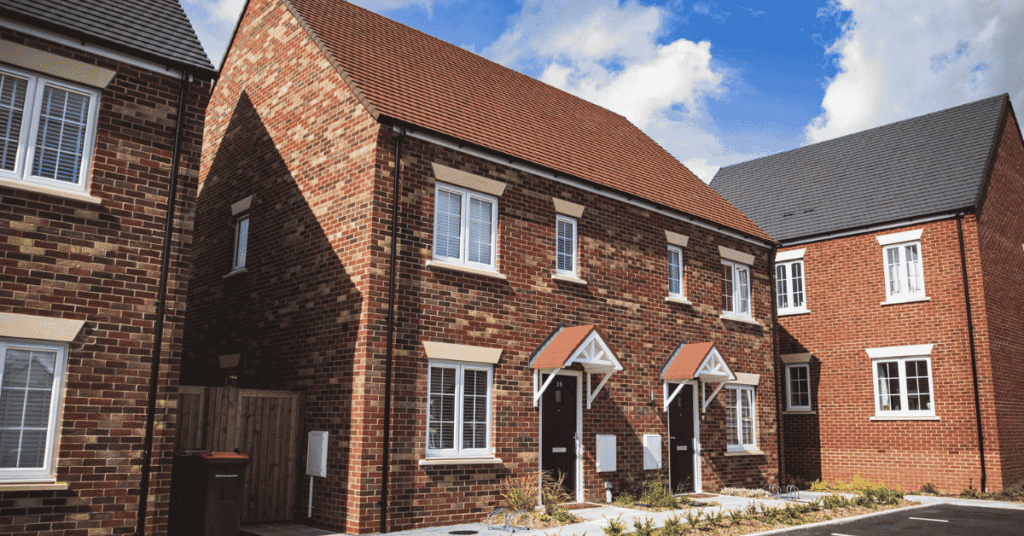 House for lease in the UK with a rental sign outside