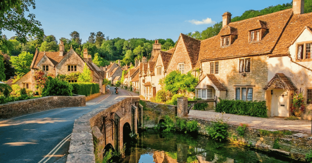 Scenic view of honey-coloured stone cottages along the River Coln in Bibury Cotswolds